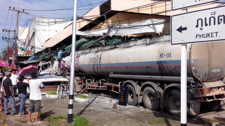 Schwerer Unfall mit Tanklastzug in Talat Khao